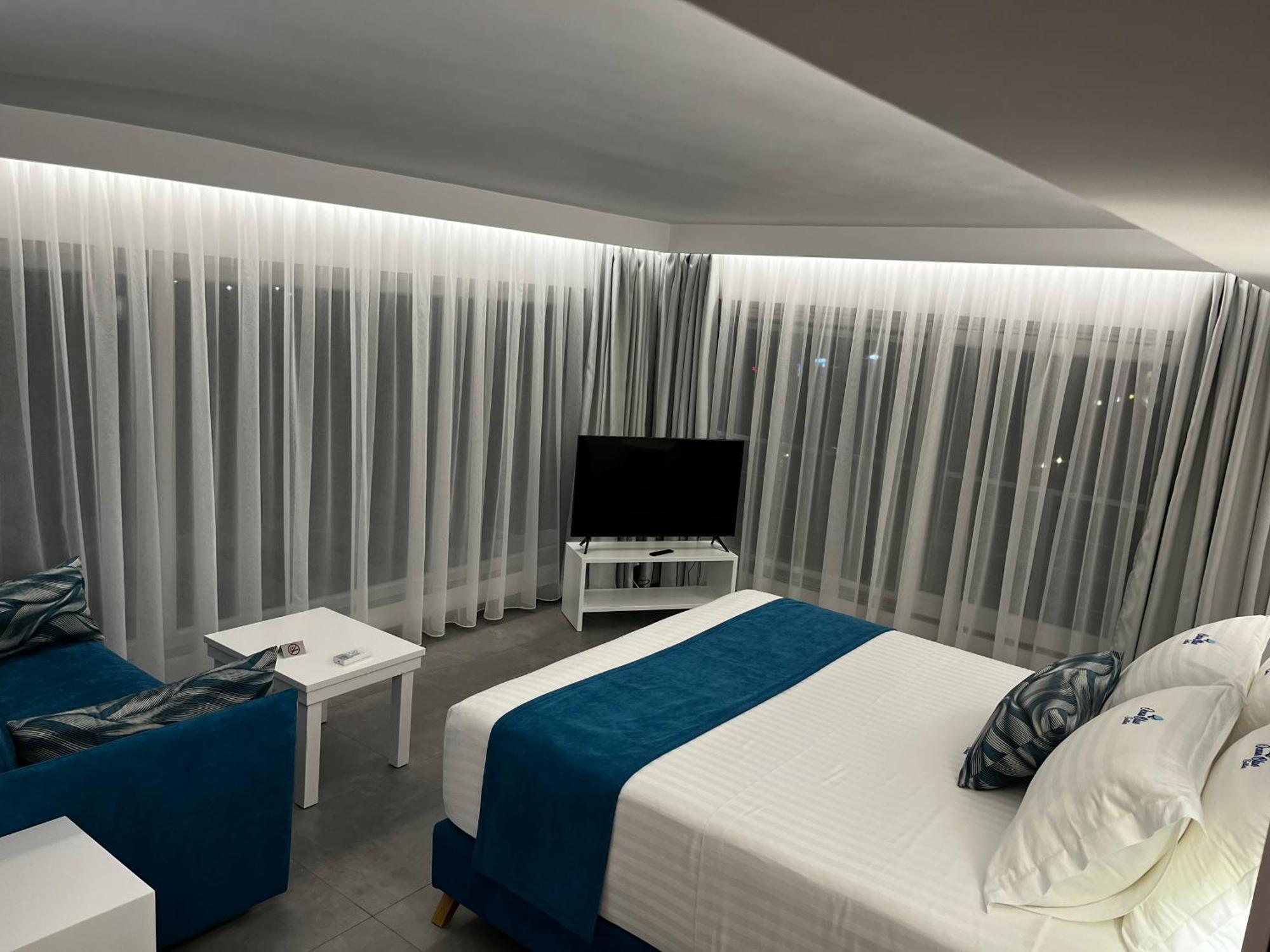 Ocean Blue Suites Ierissos Exterior photo