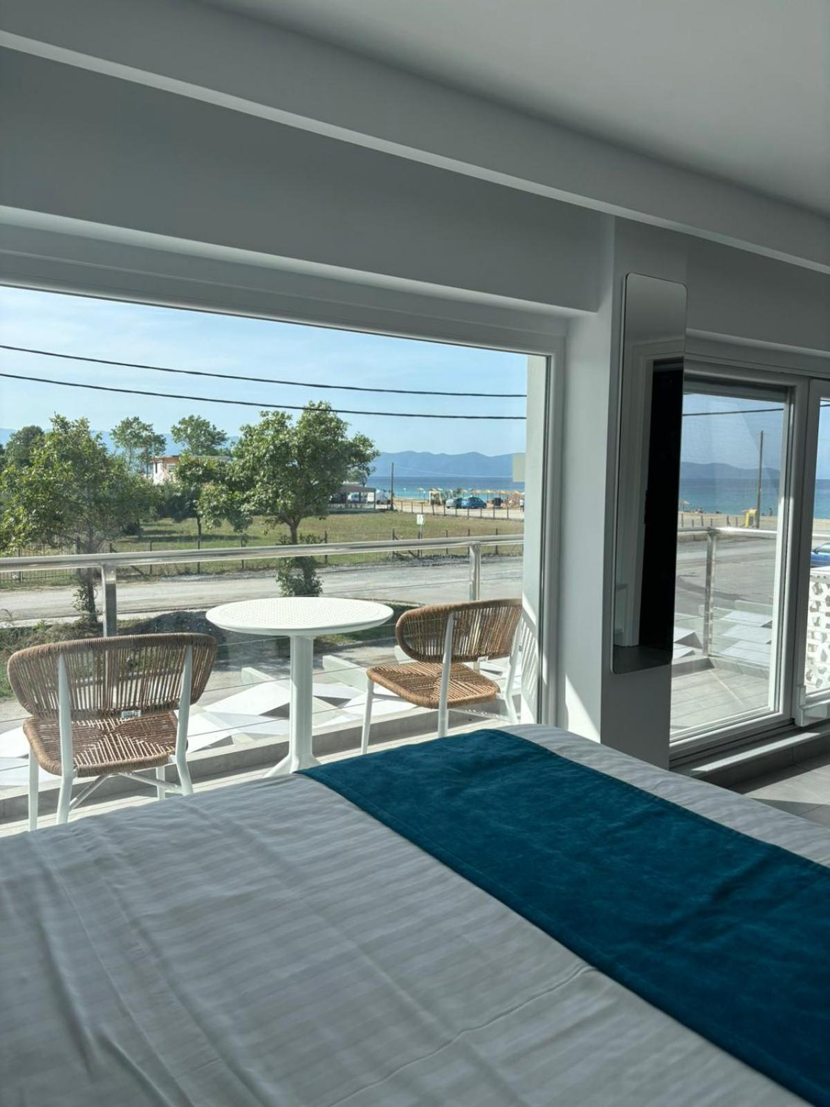 Ocean Blue Suites Ierissos Exterior photo