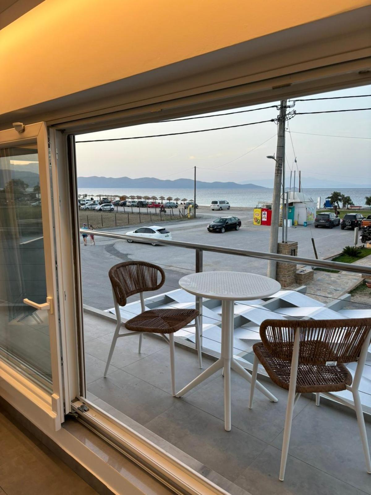 Ocean Blue Suites Ierissos Exterior photo